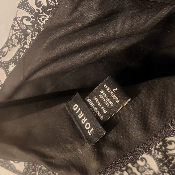 Torrid Sleeveless Lace Print Peplum Top - Picture 9 of 10